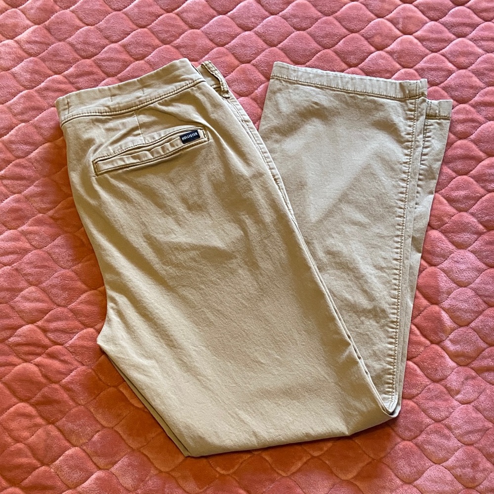 Hollister Khaki Chinos. Men's 32/32.